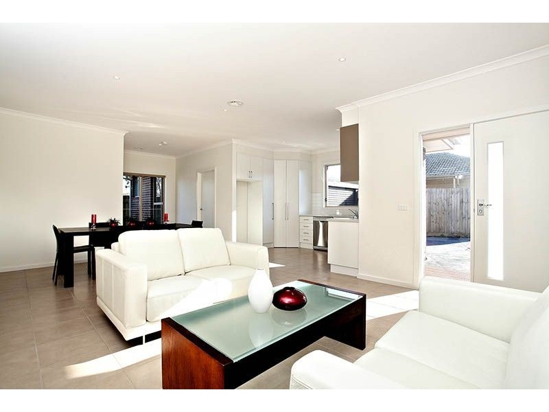 2/76 Welwyn Parade, Deer Park VIC 3023