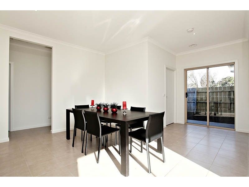 2/76 Welwyn Parade, Deer Park VIC 3023