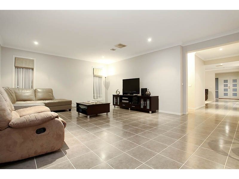 45 Glenbrook Avenue, Cairnlea VIC 3023