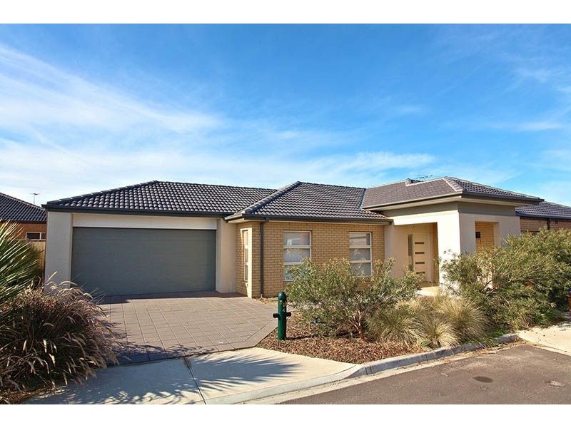 24 Lanark Place, Deer Park VIC 3023
