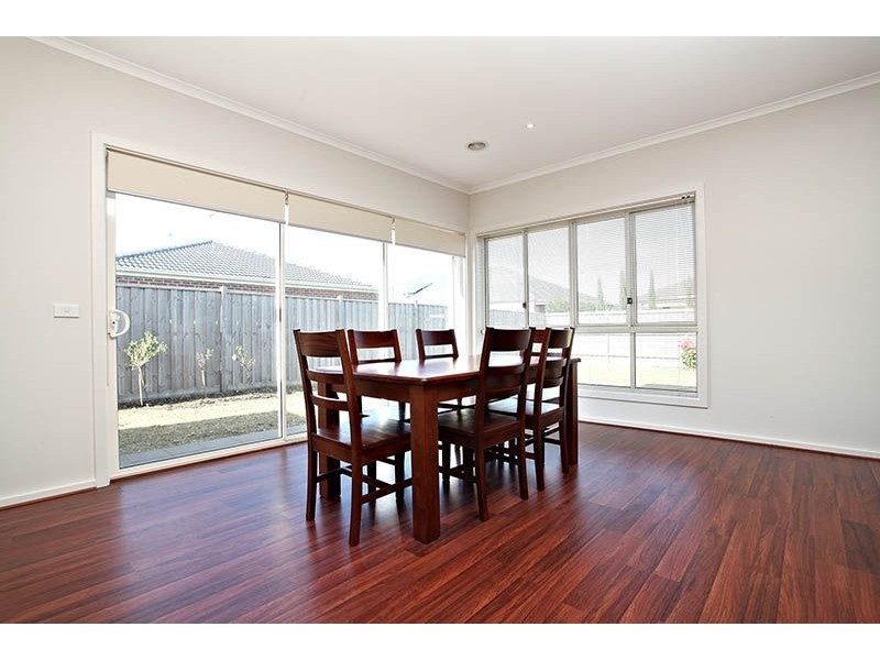 24 Lanark Place, Deer Park VIC 3023