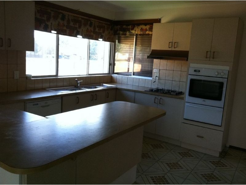 40 Cavendish Drive, Deer Park VIC 3023