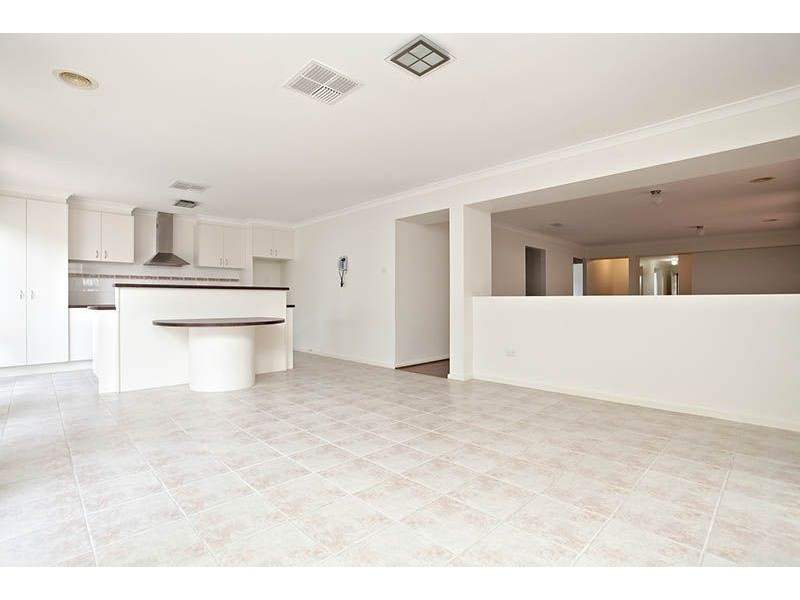 4 Gosford Gardens, Derrimut VIC 3030