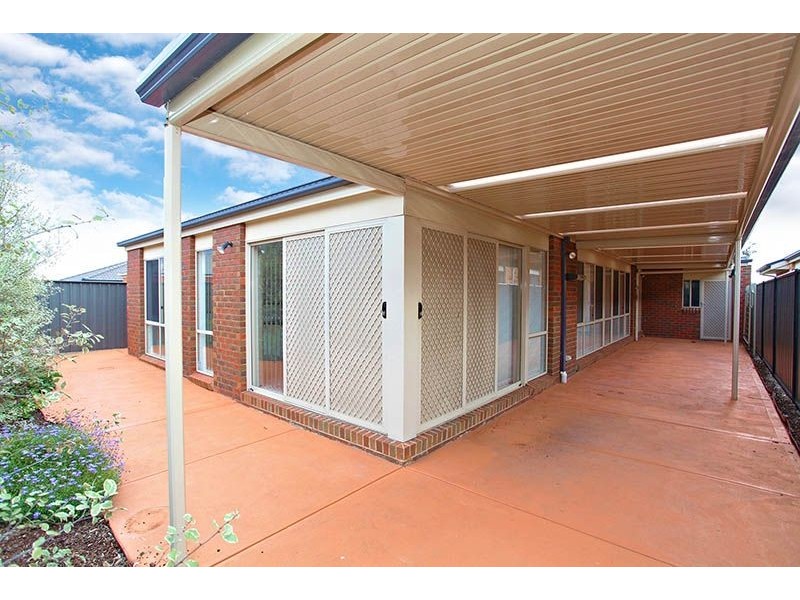 4 Gosford Gardens, Derrimut VIC 3030