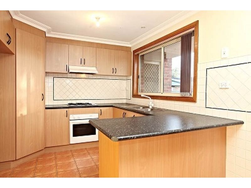 2/21 Winnington Street, Deer Park VIC 3023