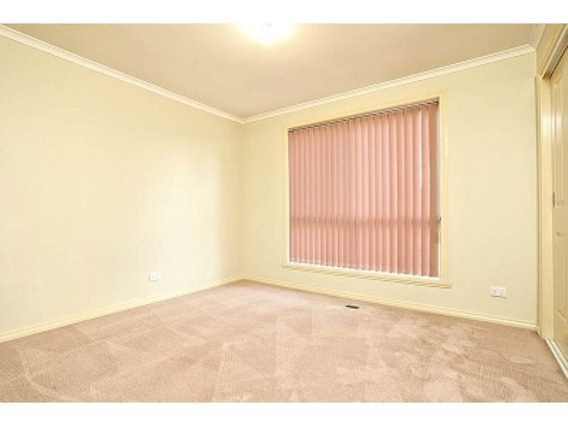 2/21 Winnington Street, Deer Park VIC 3023