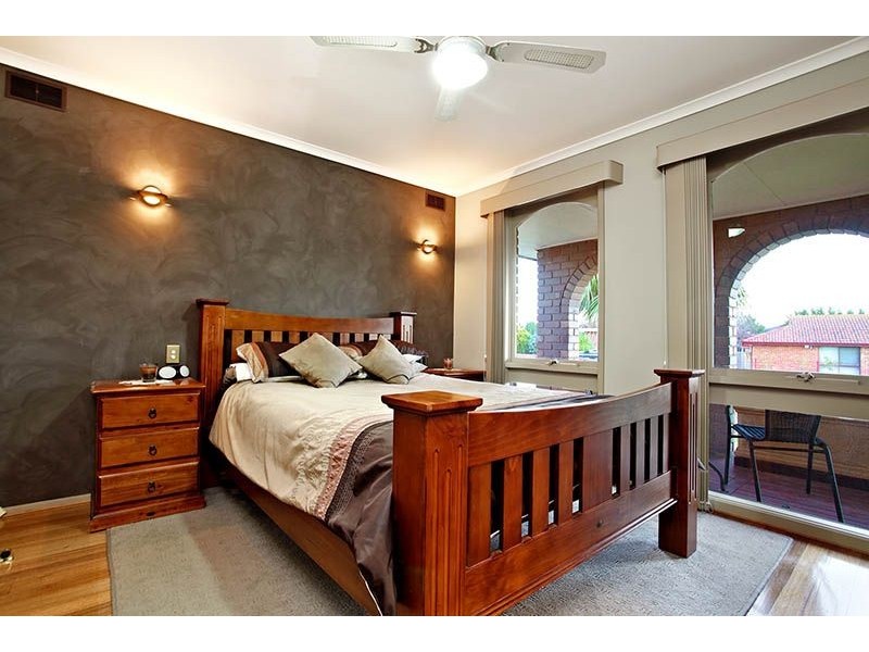 10 Peterborough Crescent, Deer Park VIC 3023