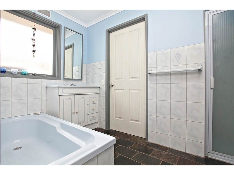 10 Peterborough Crescent, Deer Park VIC 3023