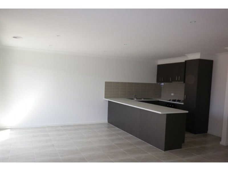 9 Deauville Lane, Deer Park VIC 3023