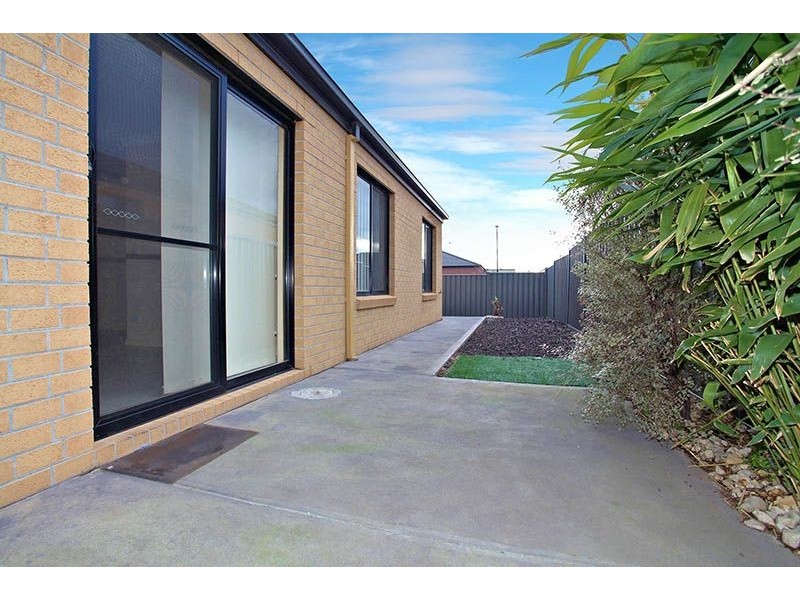 8 Bridie Street, Deer Park VIC 3023