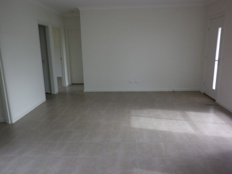 2/6 Glencairn Avenue, Deer Park VIC 3023