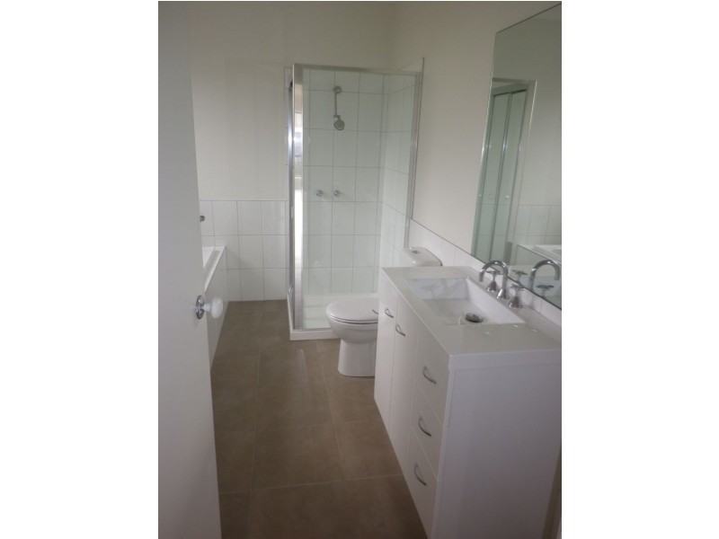 3/6 Glencairn Avenue, Deer Park VIC 3023