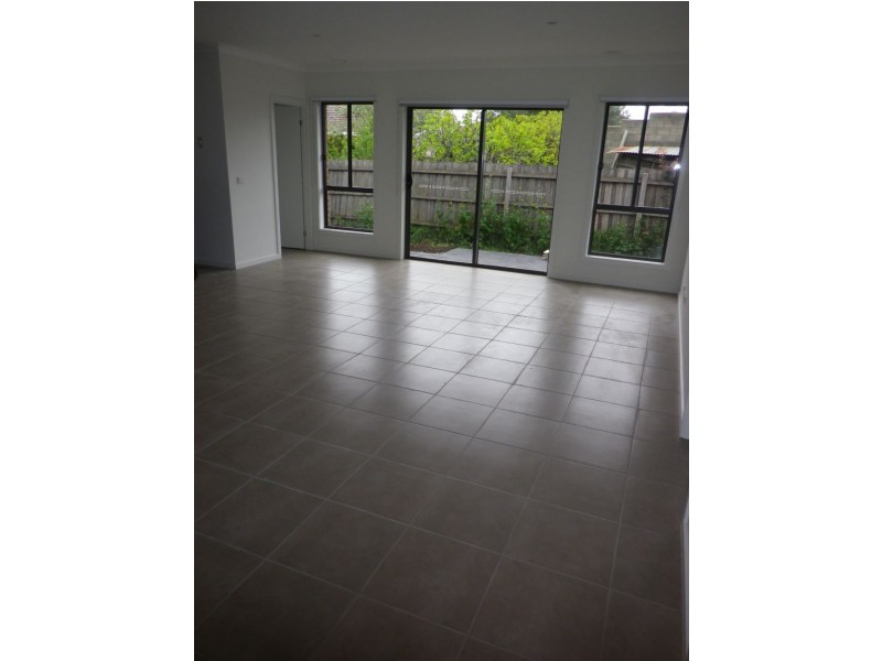 3/6 Glencairn Avenue, Deer Park VIC 3023