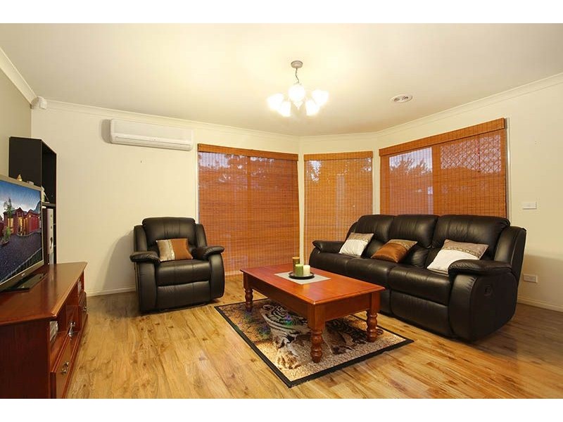 36 Parklea Avenue, Cairnlea VIC 3023