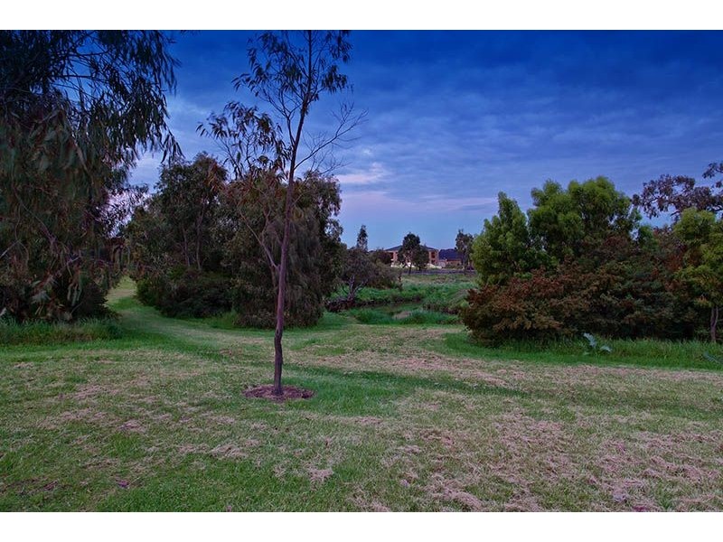 36 Parklea Avenue, Cairnlea VIC 3023