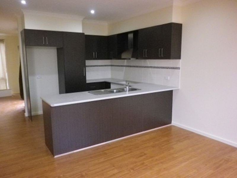 3/2 Parkwood Court, Deer Park VIC 3023