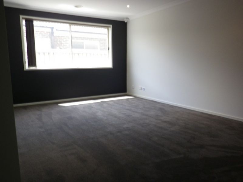 23 Dalmuir Boulevard, Deer Park VIC 3023