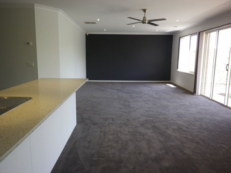 23 Dalmuir Boulevard, Deer Park VIC 3023