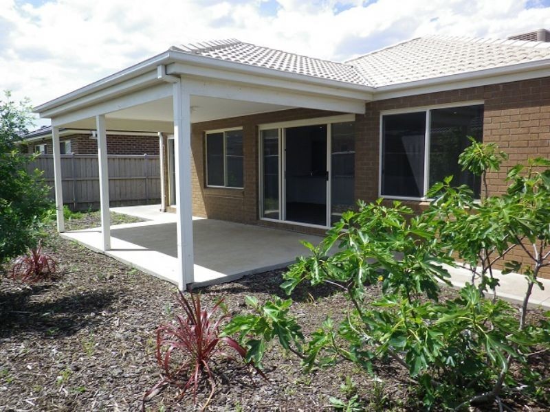 23 Dalmuir Boulevard, Deer Park VIC 3023