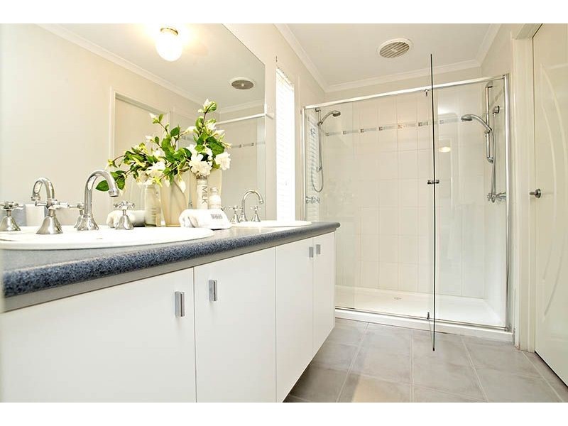 17 Kimberley Road, Cairnlea VIC 3023