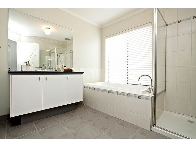 17 Kimberley Road, Cairnlea VIC 3023