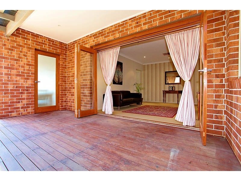 40 Hemsley Drive, Deer Park VIC 3023