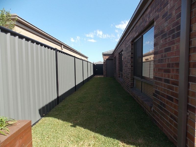 12 Grosvenor Crescent, Derrimut VIC 3030