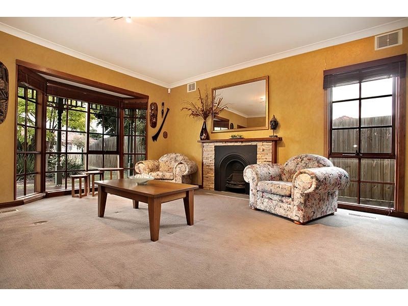 18 Dumfries Street, Deer Park VIC 3023