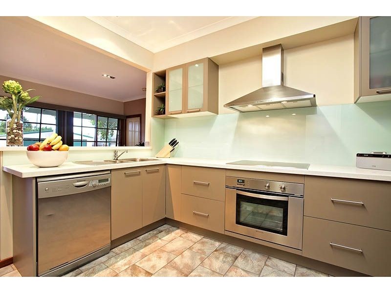 18 Dumfries Street, Deer Park VIC 3023