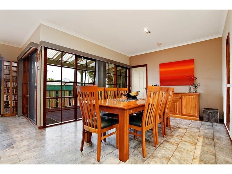 18 Dumfries Street, Deer Park VIC 3023