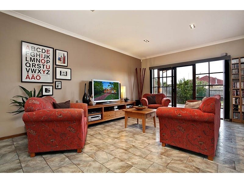 18 Dumfries Street, Deer Park VIC 3023