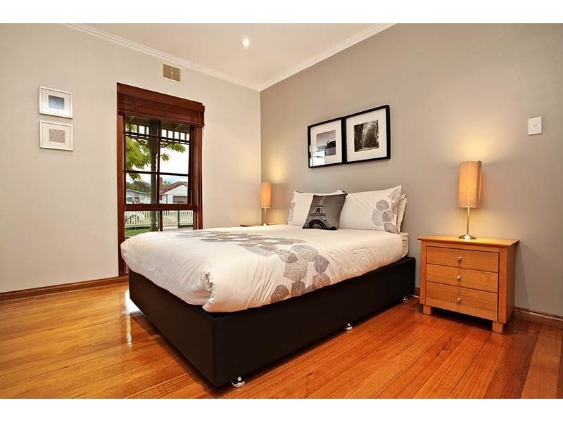 18 Dumfries Street, Deer Park VIC 3023