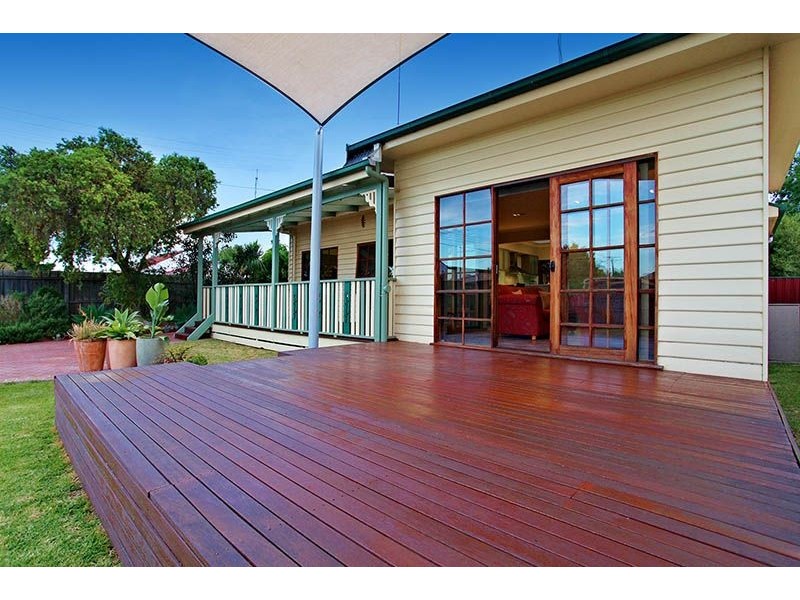 18 Dumfries Street, Deer Park VIC 3023