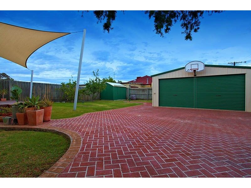 18 Dumfries Street, Deer Park VIC 3023