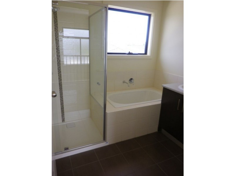 1/2 Parkwood Court, Deer Park VIC 3023