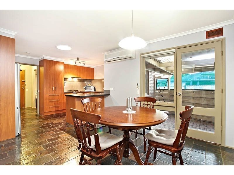 10 Peterborough Crescent, Deer Park VIC 3023