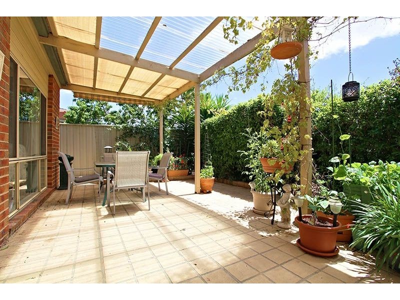 15 Castlemaine Way, Caroline Springs VIC 3023