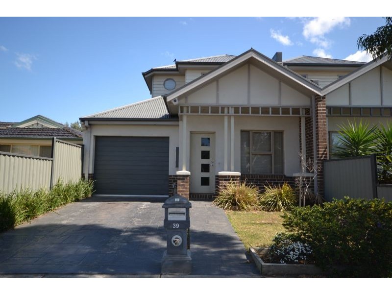 39 Kunat Street, Deer Park VIC 3023