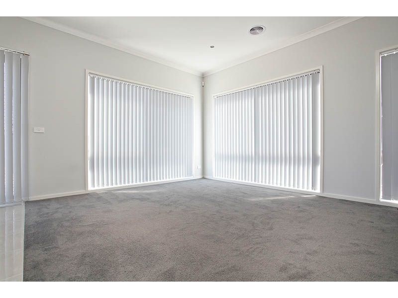 27 Pioneer Drive, Deer Park VIC 3023