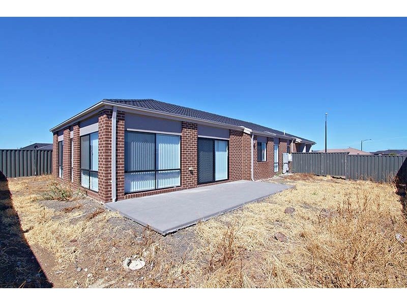 27 Pioneer Drive, Deer Park VIC 3023