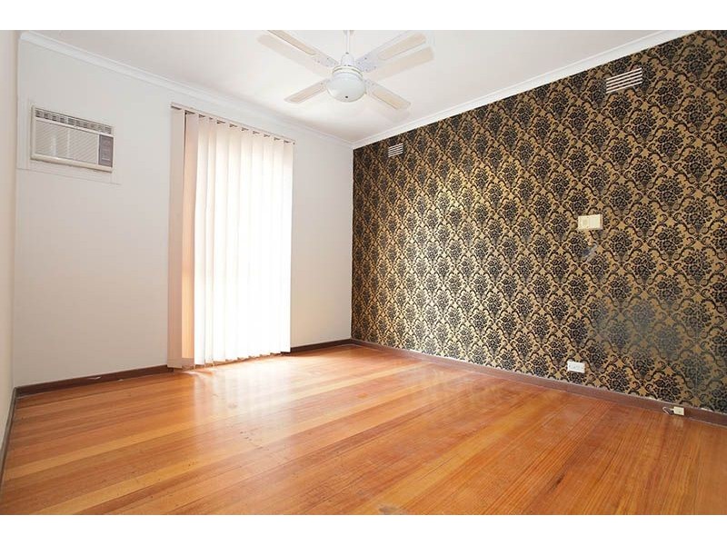 9 Newbury Street, Deer Park VIC 3023