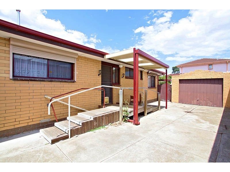 9 Newbury Street, Deer Park VIC 3023