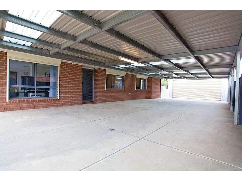 128 Robinsons Road, Deer Park VIC 3023