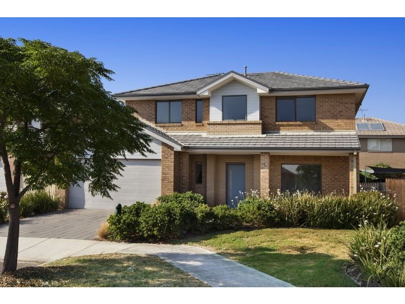 8 Castlebury Place, Deer Park VIC 3023