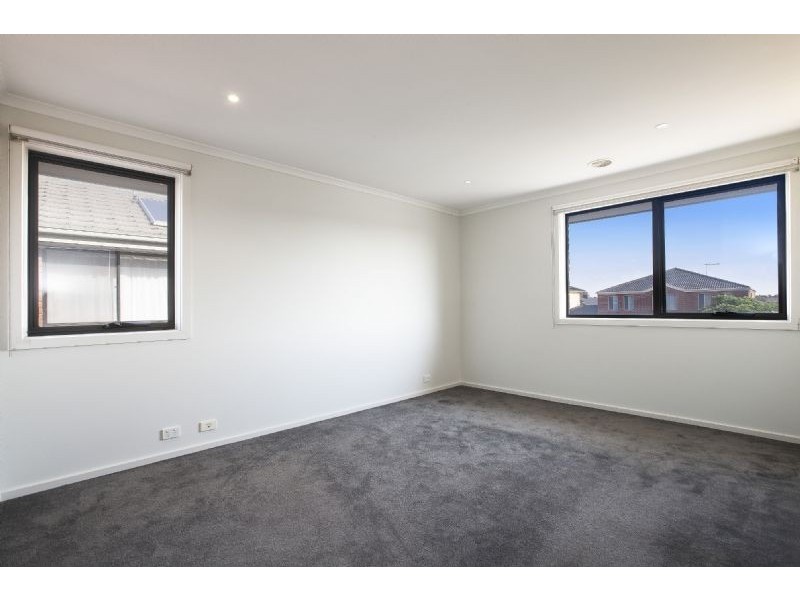 8 Castlebury Place, Deer Park VIC 3023