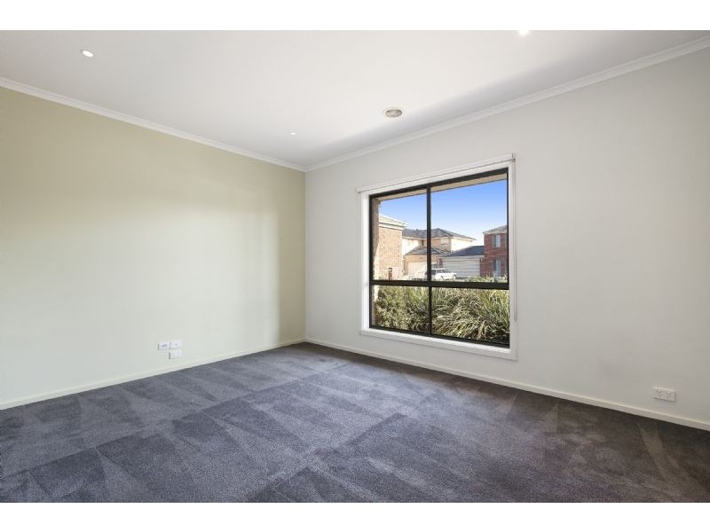 8 Castlebury Place, Deer Park VIC 3023