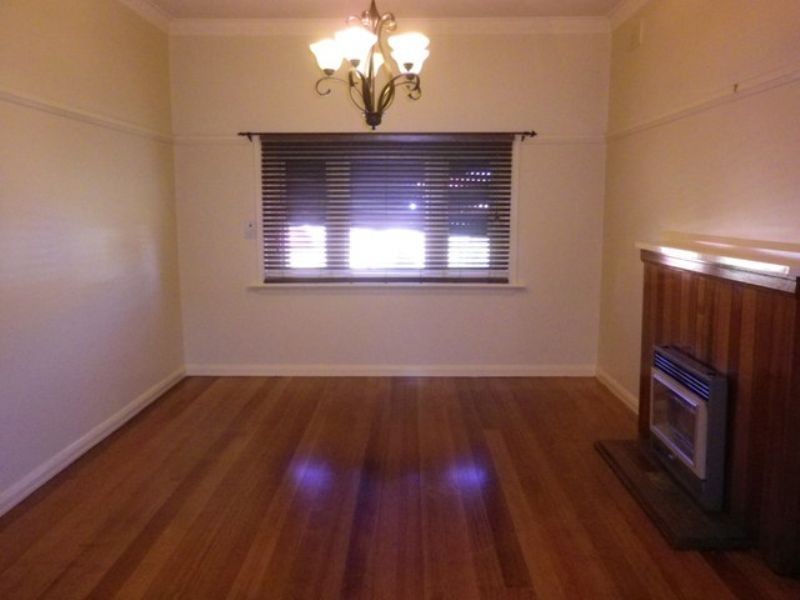 77 Station Road, Deer Park VIC 3023