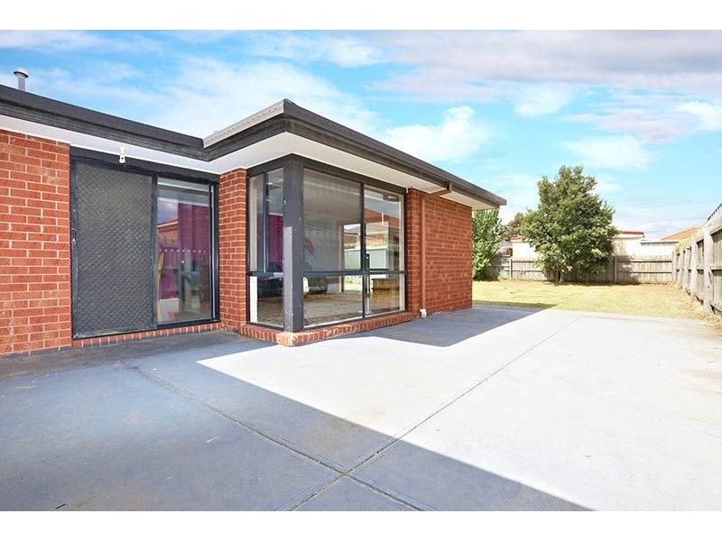 88 Robinsons Road, Deer Park VIC 3023