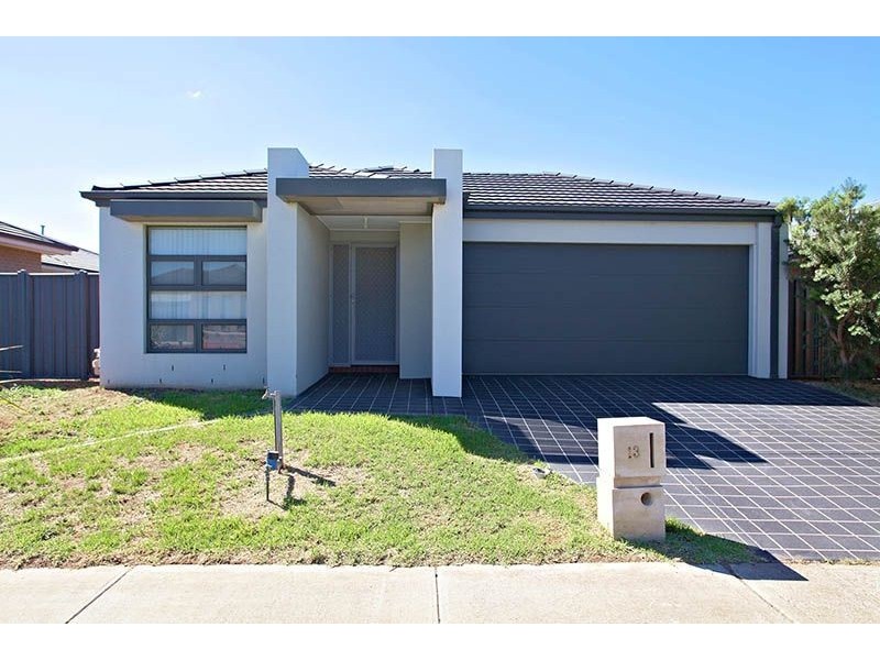 13 Foleys Road, Deer Park VIC 3023
