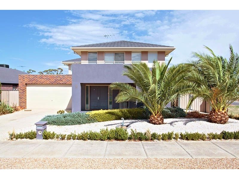 2 Woodburn Avenue, Cairnlea VIC 3023